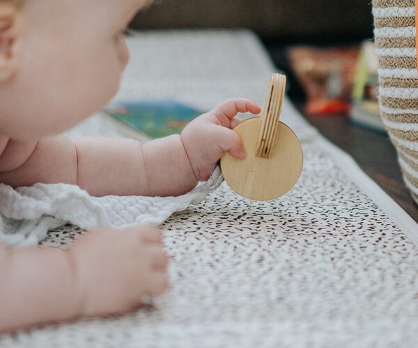 Montessori egymásba fordított két korong baba